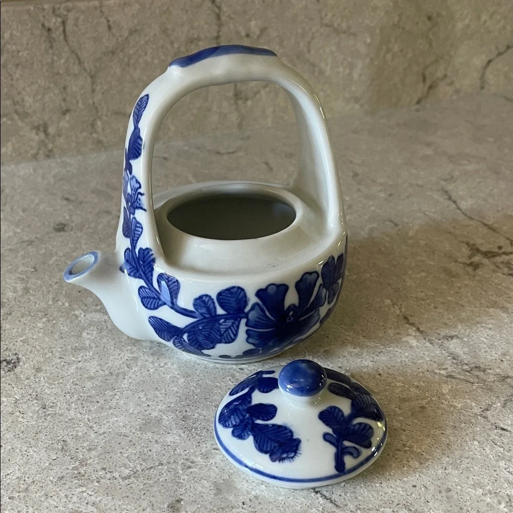 Chinese Porcelain Teapot, Blue and White Florals